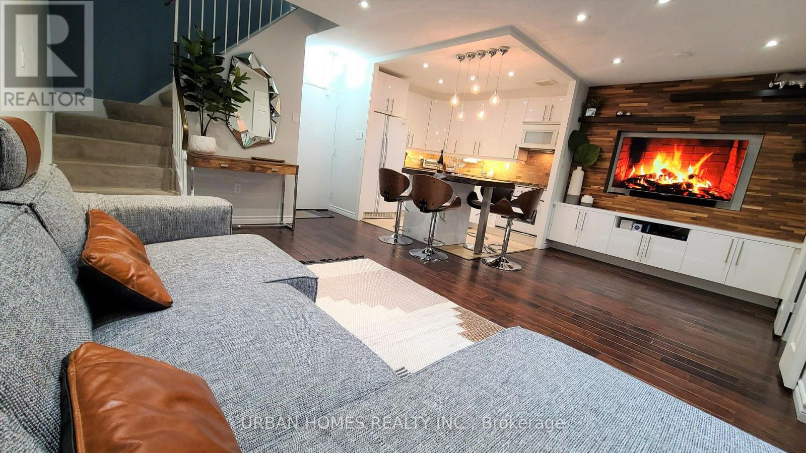 215 - 16a Elgin Street, Markham, Ontario L3T 4T4 - Photo 2 - N12526904