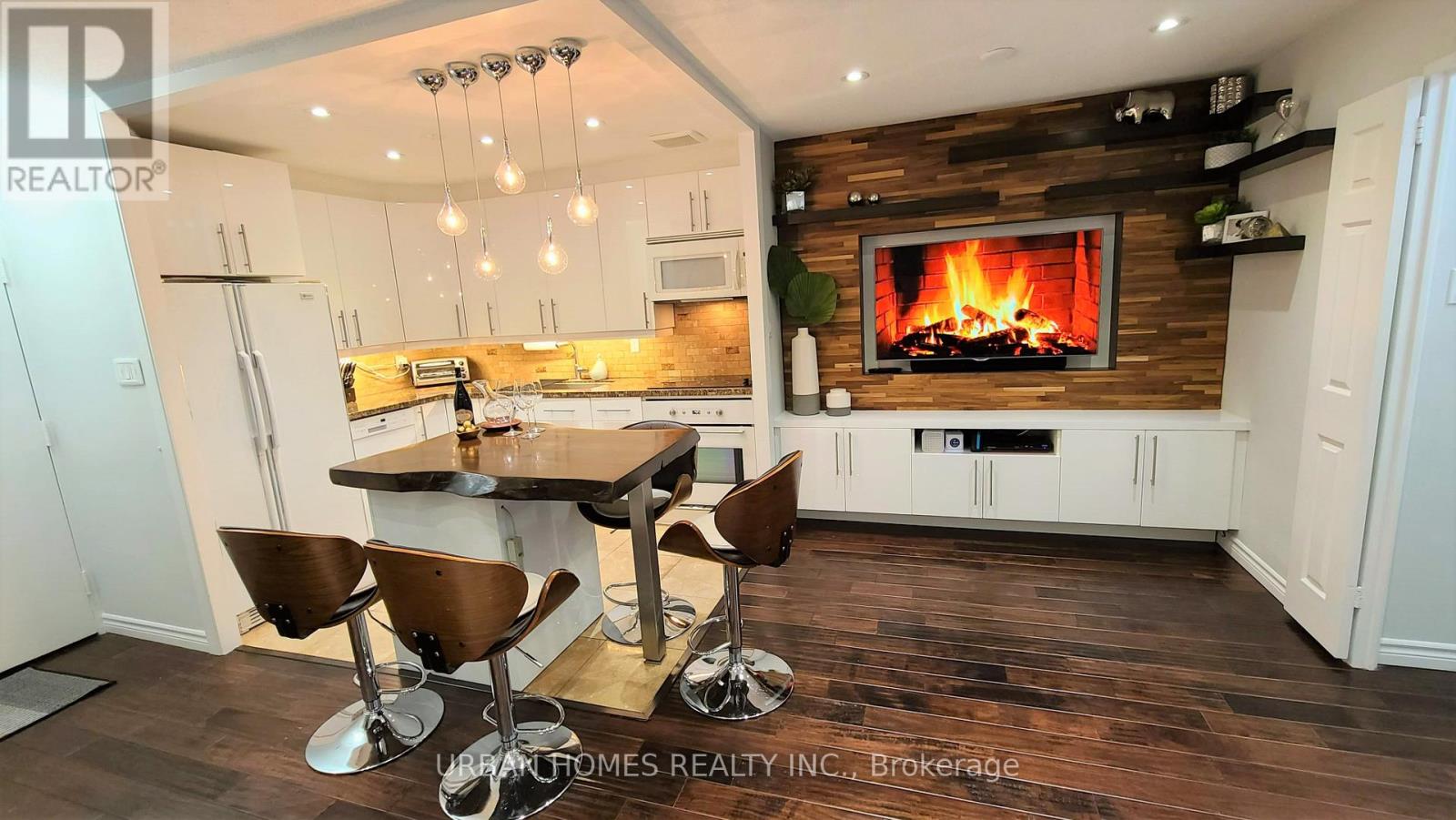 215 - 16a Elgin Street, Markham, Ontario L3T 4T4 - Photo 3 - N12526904