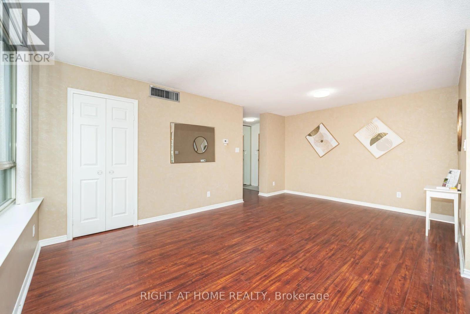 208 - 1360 Rathburn Road E, Mississauga, Ontario L4W 4H4 - Photo 16 - W12519392