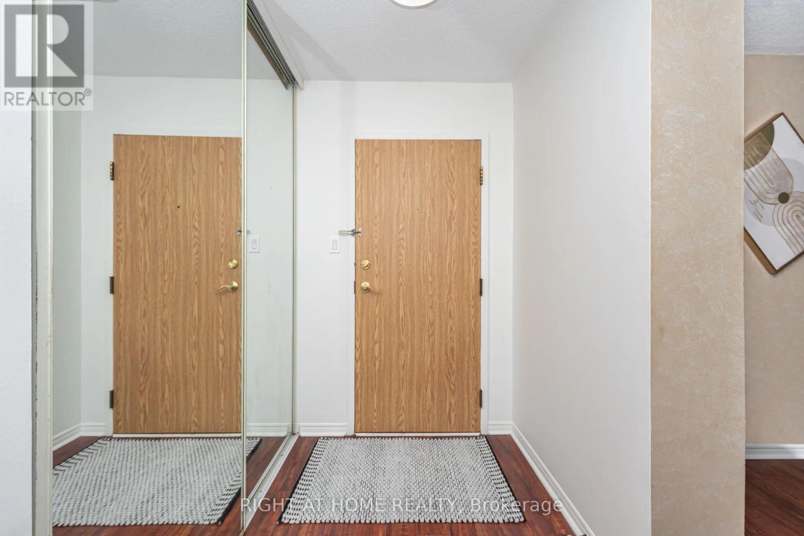 208 - 1360 Rathburn Road E, Mississauga, Ontario L4W 4H4 - Photo 13 - W12519392