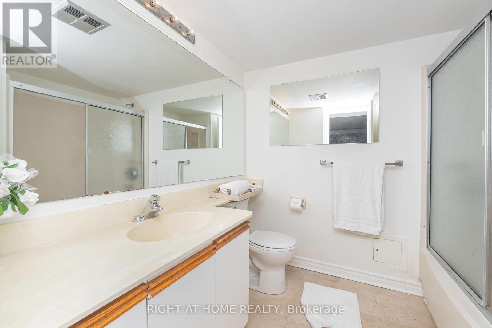 208 - 1360 Rathburn Road E, Mississauga, Ontario L4W 4H4 - Photo 25 - W12519392