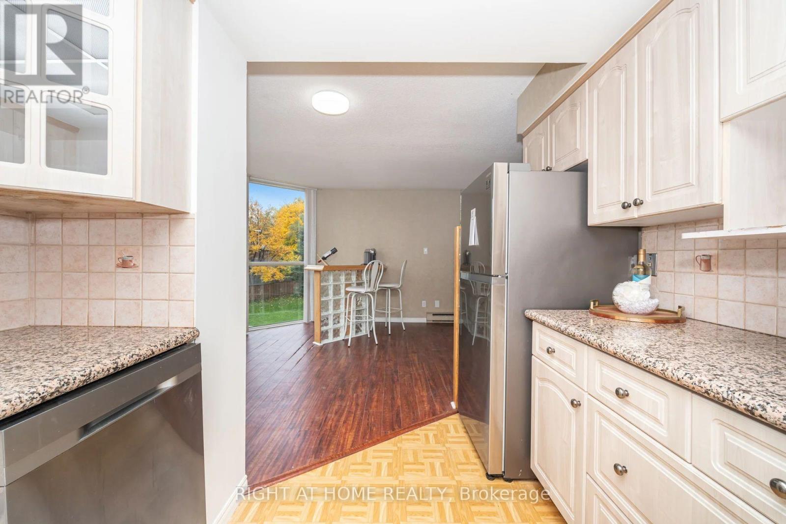 208 - 1360 Rathburn Road E, Mississauga, Ontario L4W 4H4 - Photo 31 - W12519392