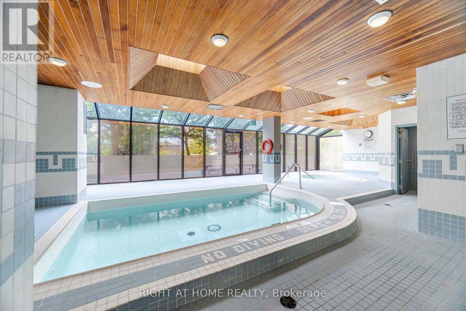 208 - 1360 Rathburn Road E, Mississauga, Ontario L4W 4H4 - Photo 37 - W12519392