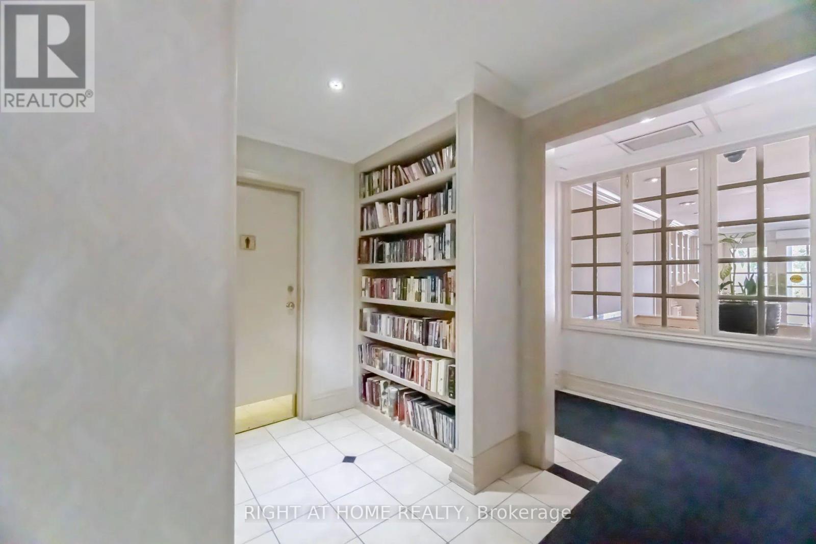 208 - 1360 Rathburn Road E, Mississauga, Ontario L4W 4H4 - Photo 6 - W12519392