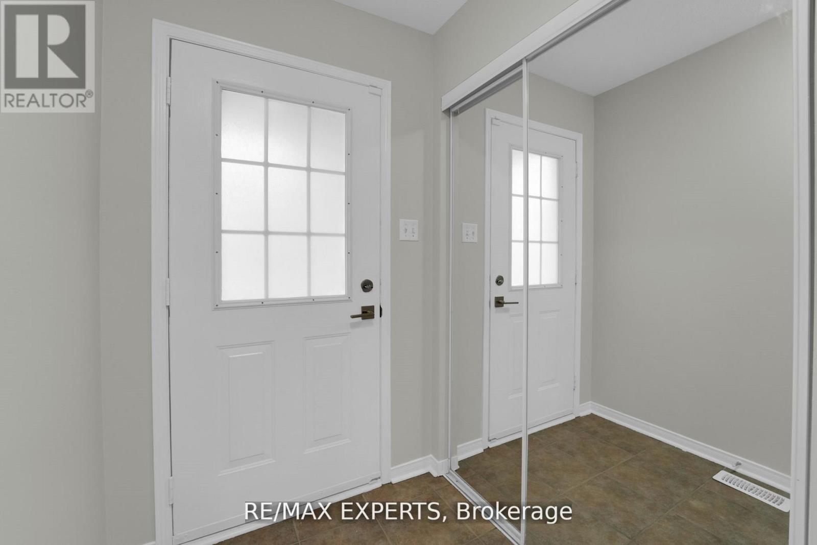 120 - 86 Joymar Drive, Mississauga, Ontario L5M 7Z6 - Photo 2 - W12526896