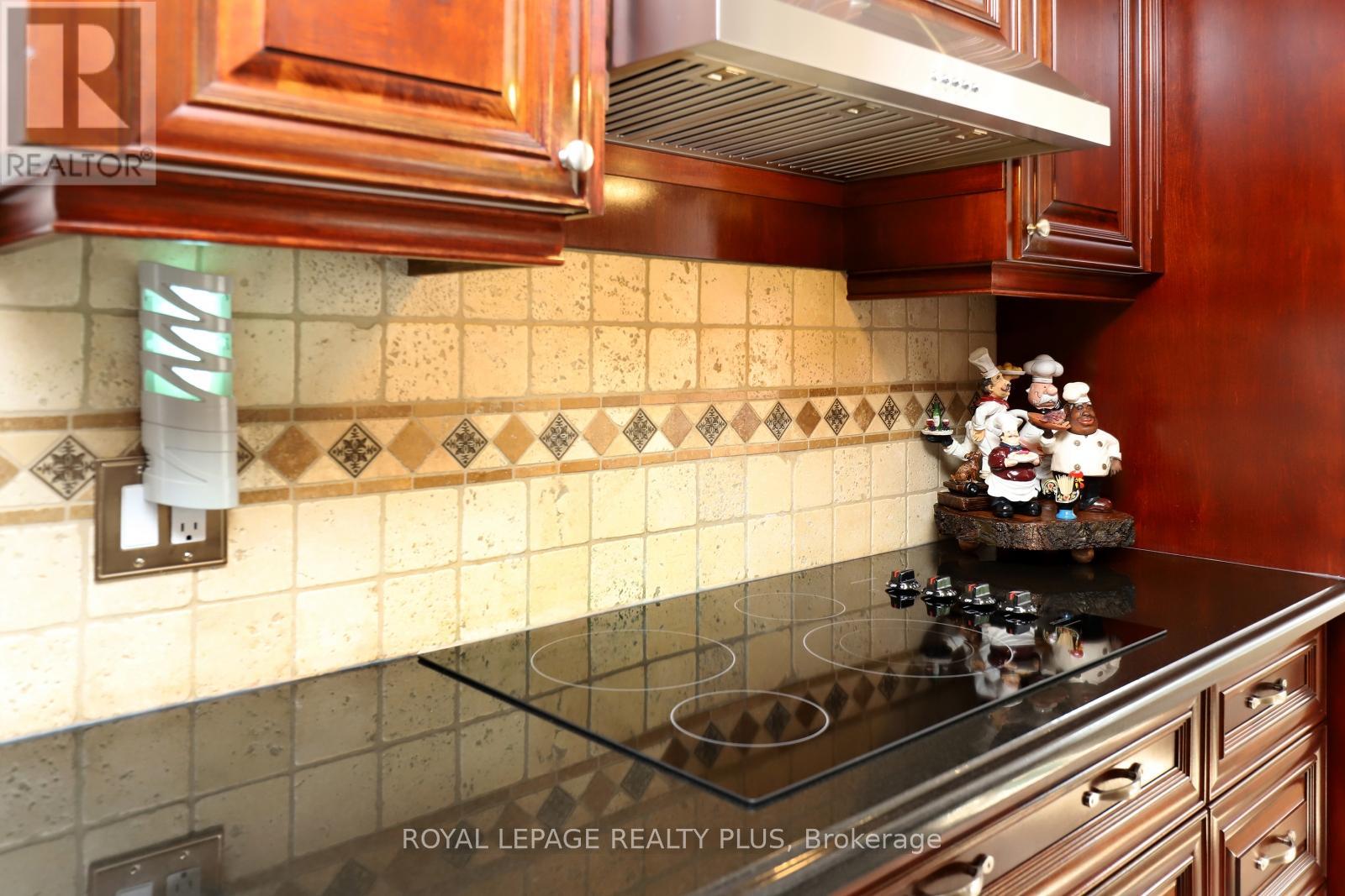 1086 Hedge Drive, Mississauga, Ontario L4Y 1G2 - Photo 12 - W12526900