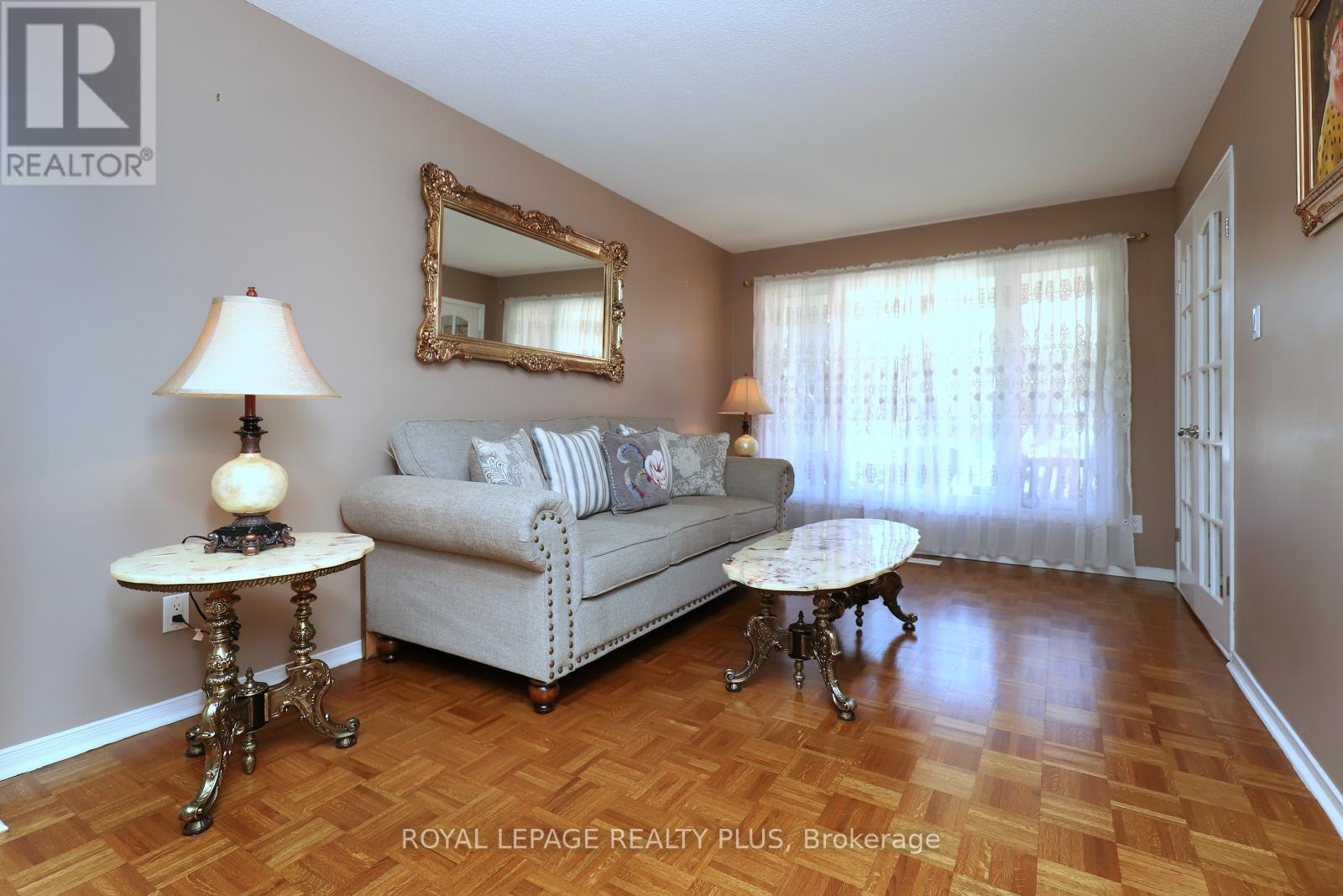 1086 Hedge Drive, Mississauga, Ontario L4Y 1G2 - Photo 13 - W12526900