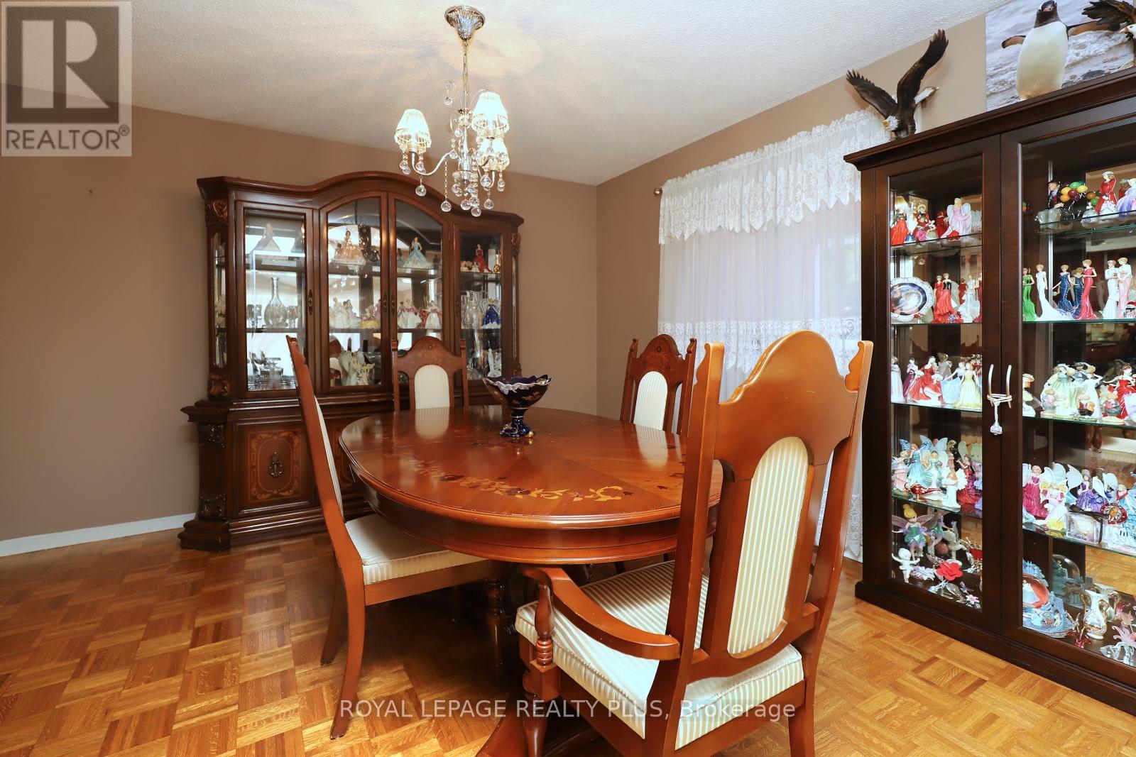 1086 Hedge Drive, Mississauga, Ontario L4Y 1G2 - Photo 15 - W12526900