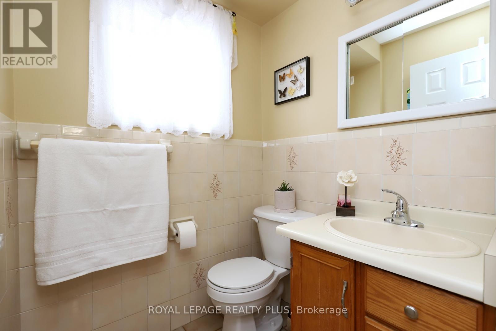 1086 Hedge Drive, Mississauga, Ontario L4Y 1G2 - Photo 16 - W12526900