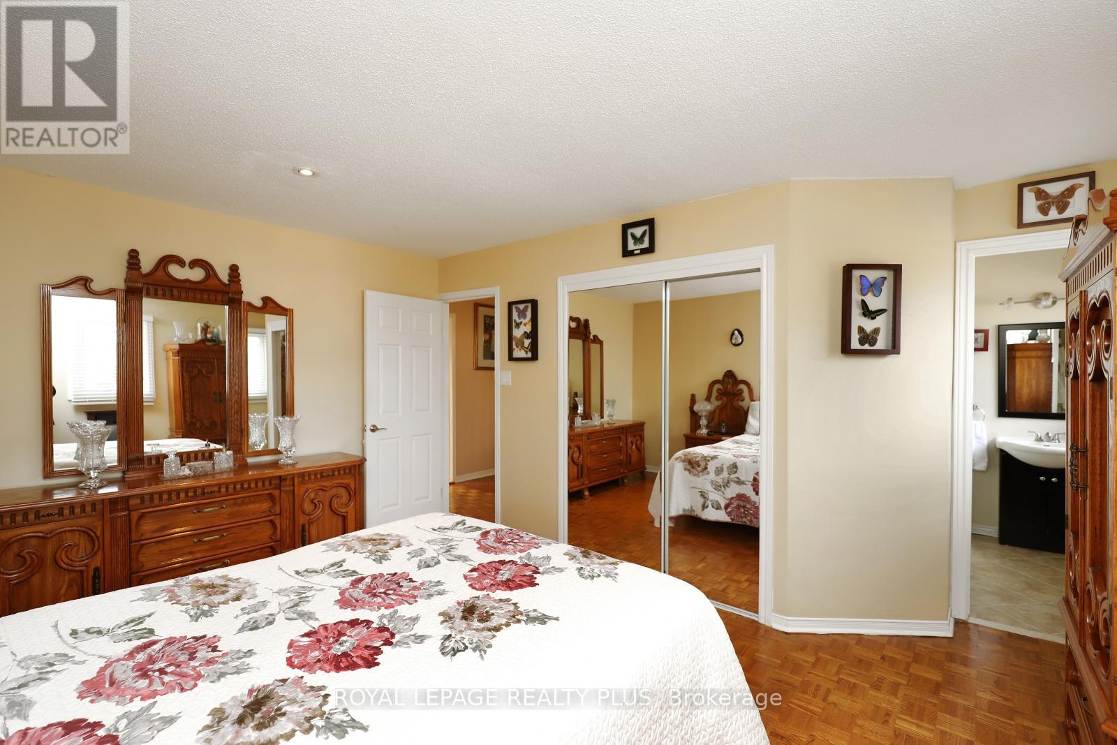 1086 Hedge Drive, Mississauga, Ontario L4Y 1G2 - Photo 20 - W12526900
