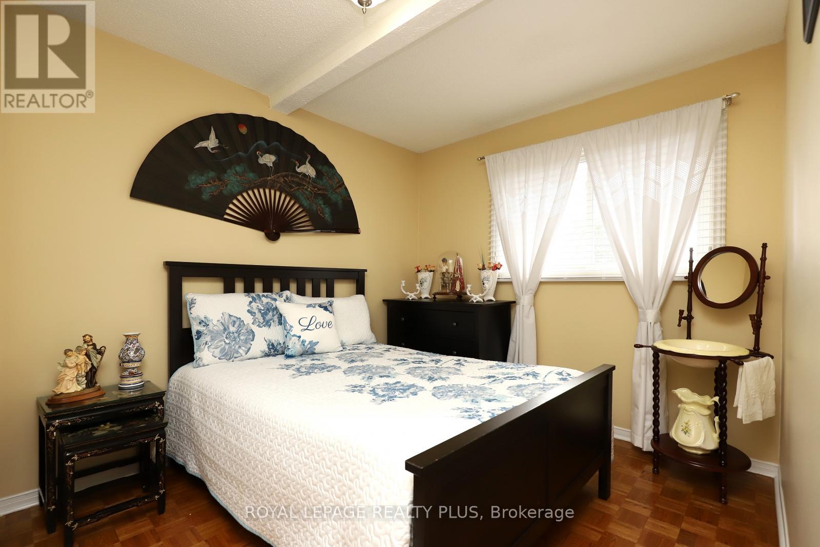 1086 Hedge Drive, Mississauga, Ontario L4Y 1G2 - Photo 23 - W12526900