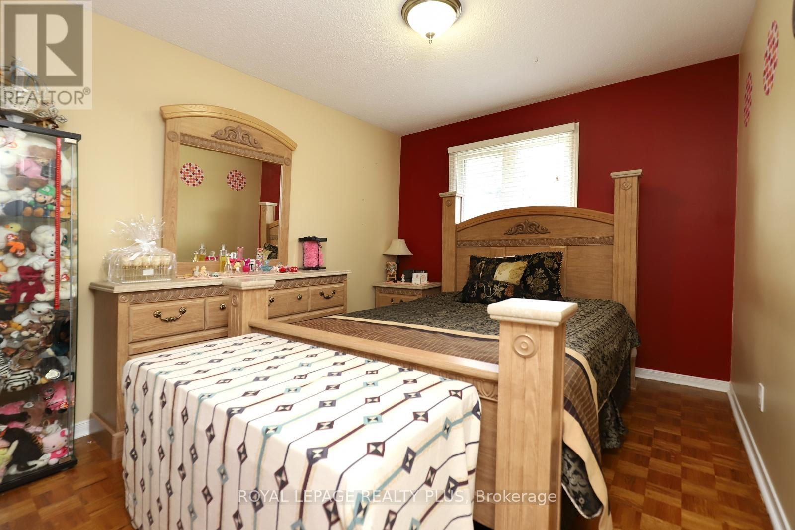 1086 Hedge Drive, Mississauga, Ontario L4Y 1G2 - Photo 24 - W12526900