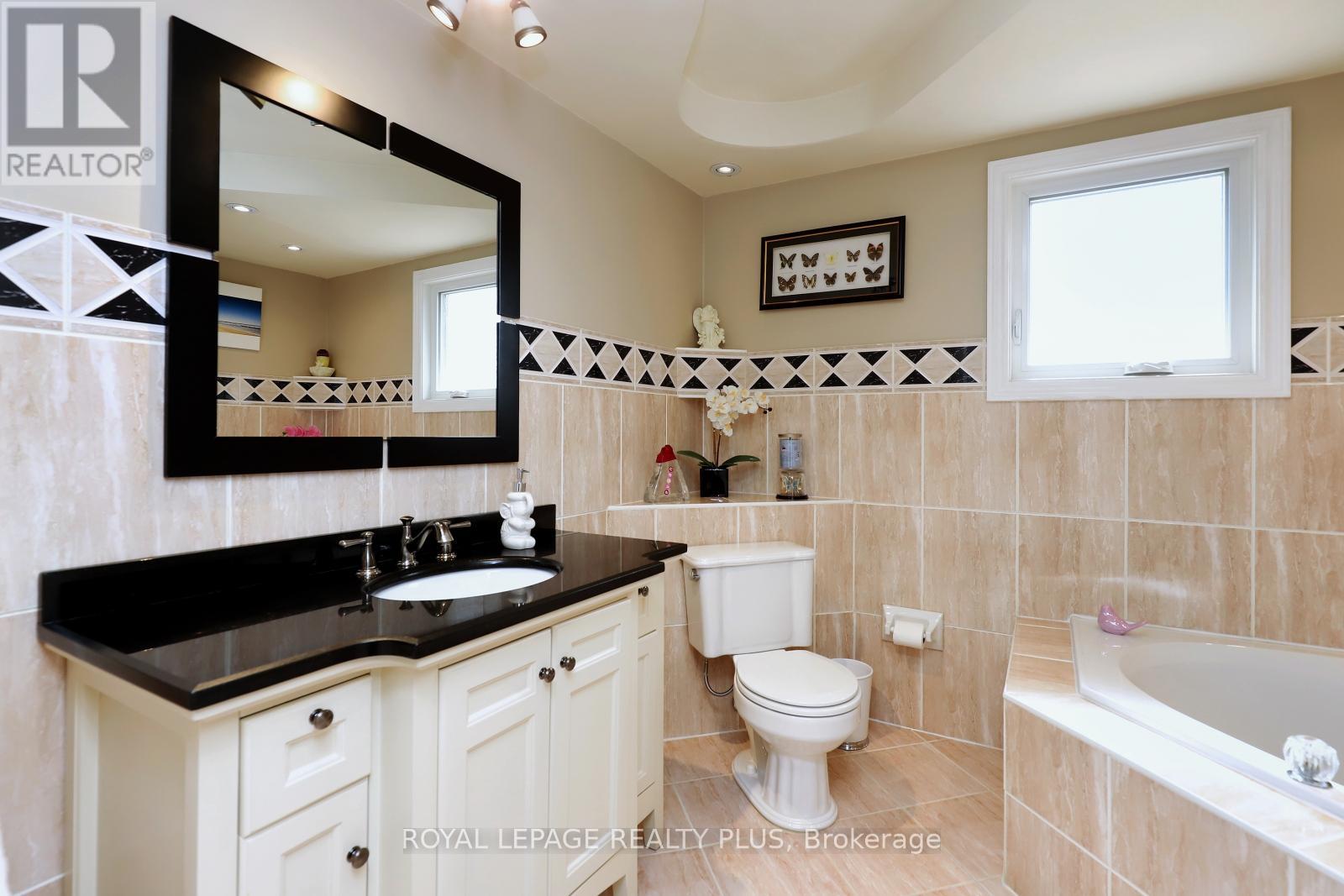 1086 Hedge Drive, Mississauga, Ontario L4Y 1G2 - Photo 26 - W12526900