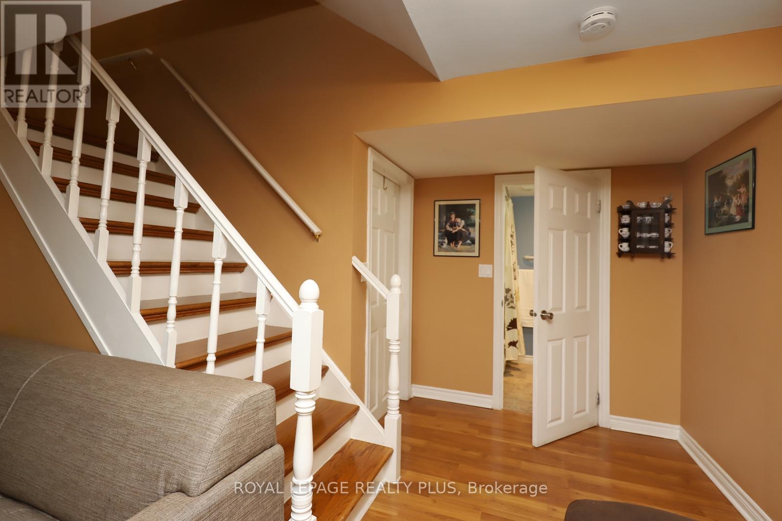 1086 Hedge Drive, Mississauga, Ontario L4Y 1G2 - Photo 27 - W12526900