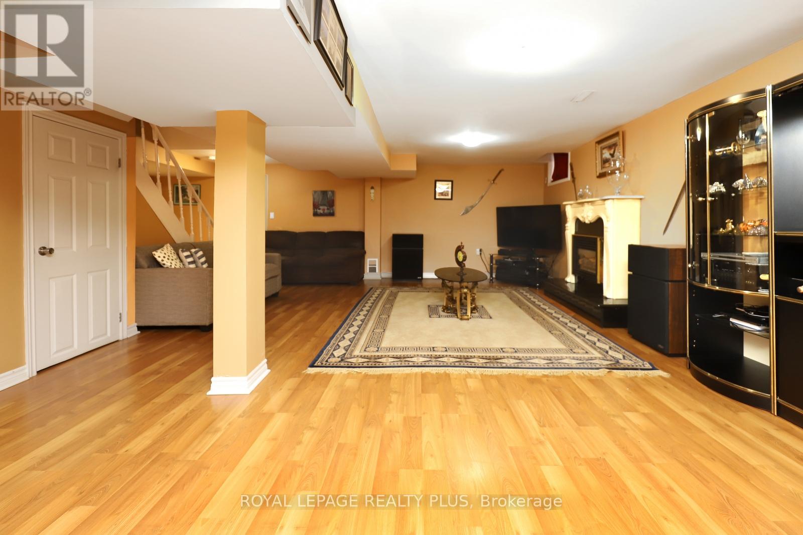 1086 Hedge Drive, Mississauga, Ontario L4Y 1G2 - Photo 33 - W12526900