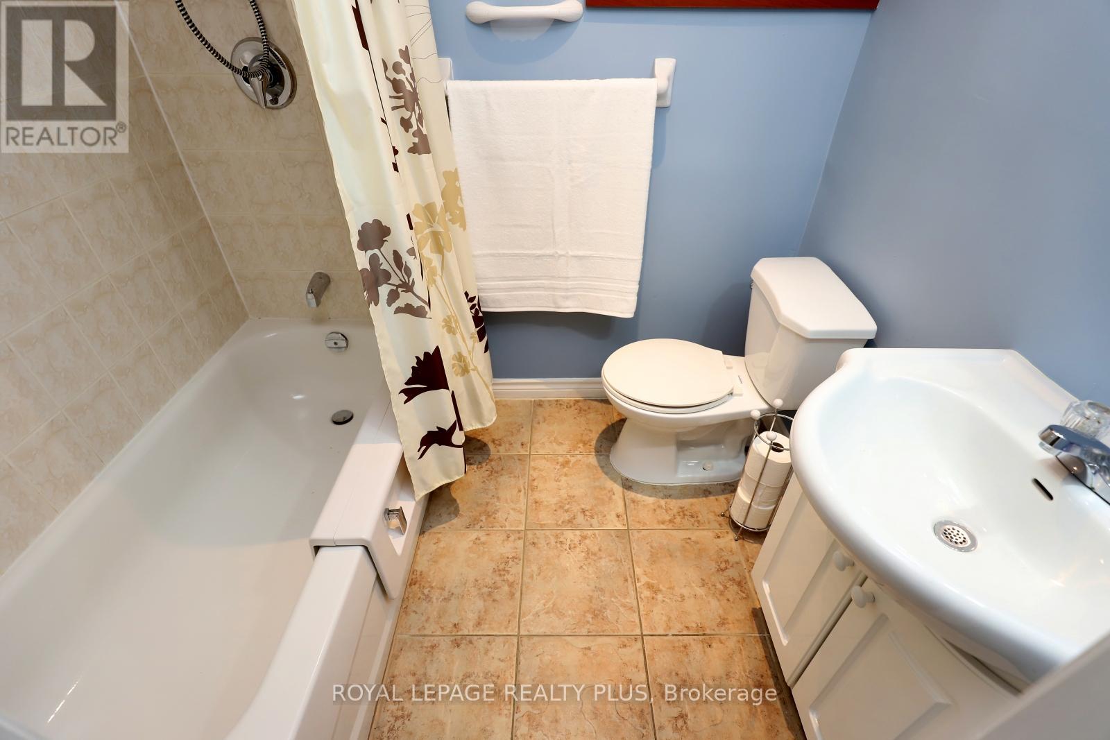 1086 Hedge Drive, Mississauga, Ontario L4Y 1G2 - Photo 34 - W12526900