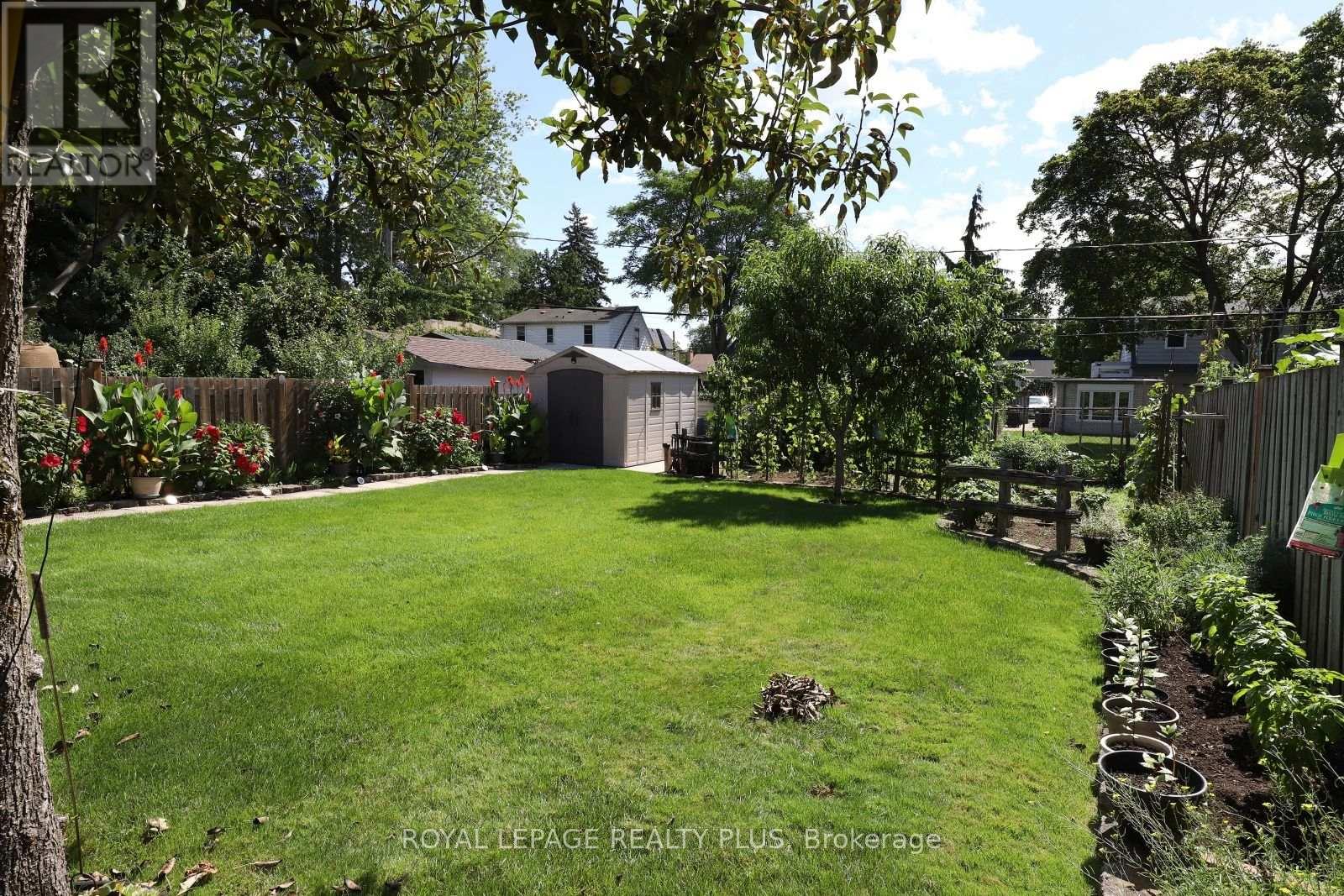 1086 Hedge Drive, Mississauga, Ontario L4Y 1G2 - Photo 37 - W12526900