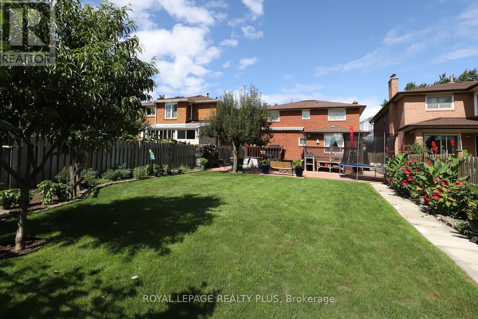 1086 Hedge Drive, Mississauga, Ontario L4Y 1G2 - Photo 38 - W12526900