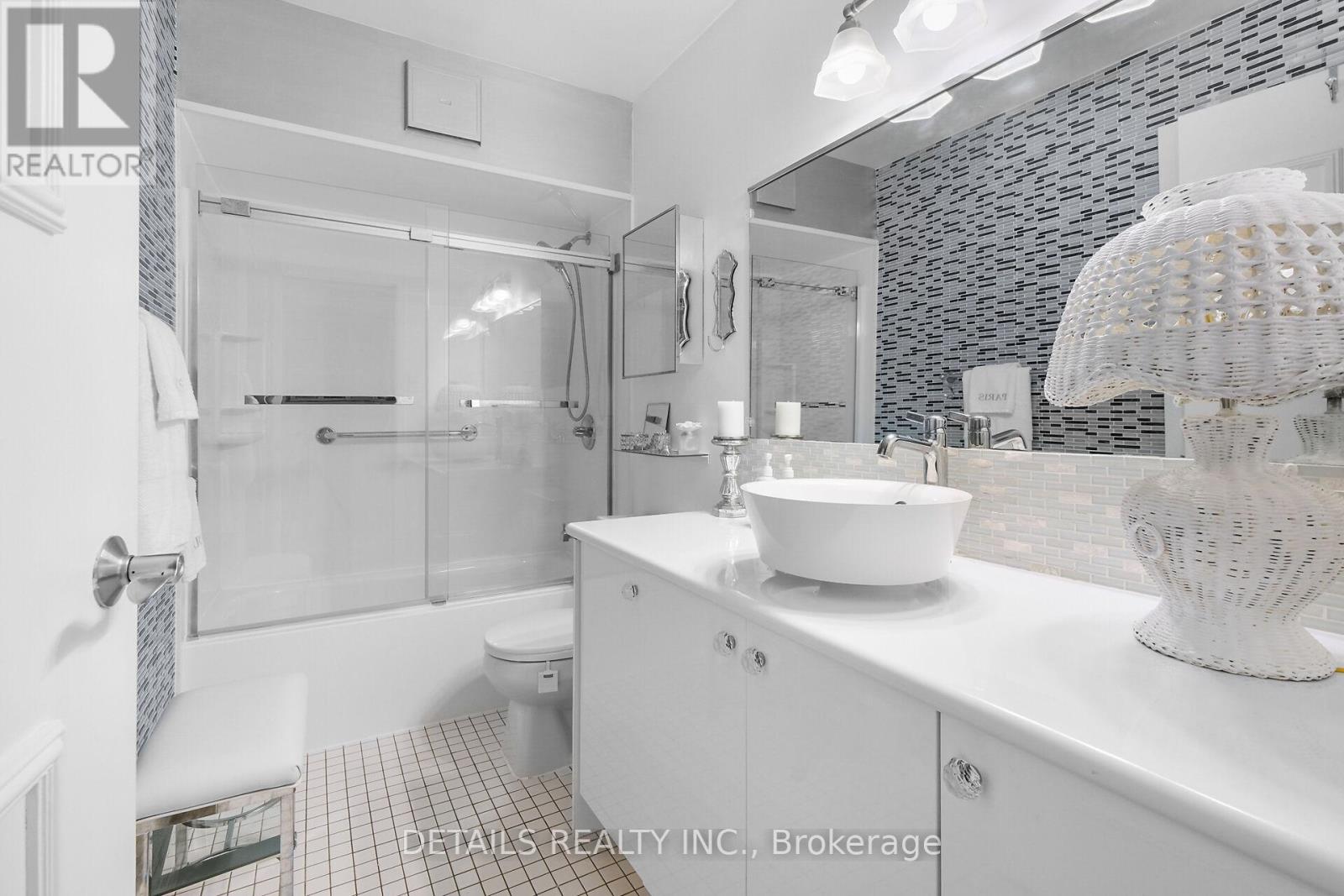 103 - 260 Brittany Drive, Ottawa, Ontario  K1K 4M2 - Photo 11 - X12526936