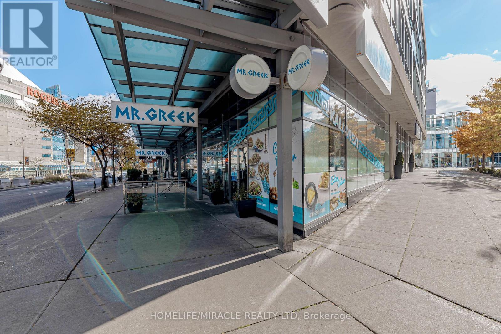 333 BREMNER BOULEVARD, Toronto, Ontario