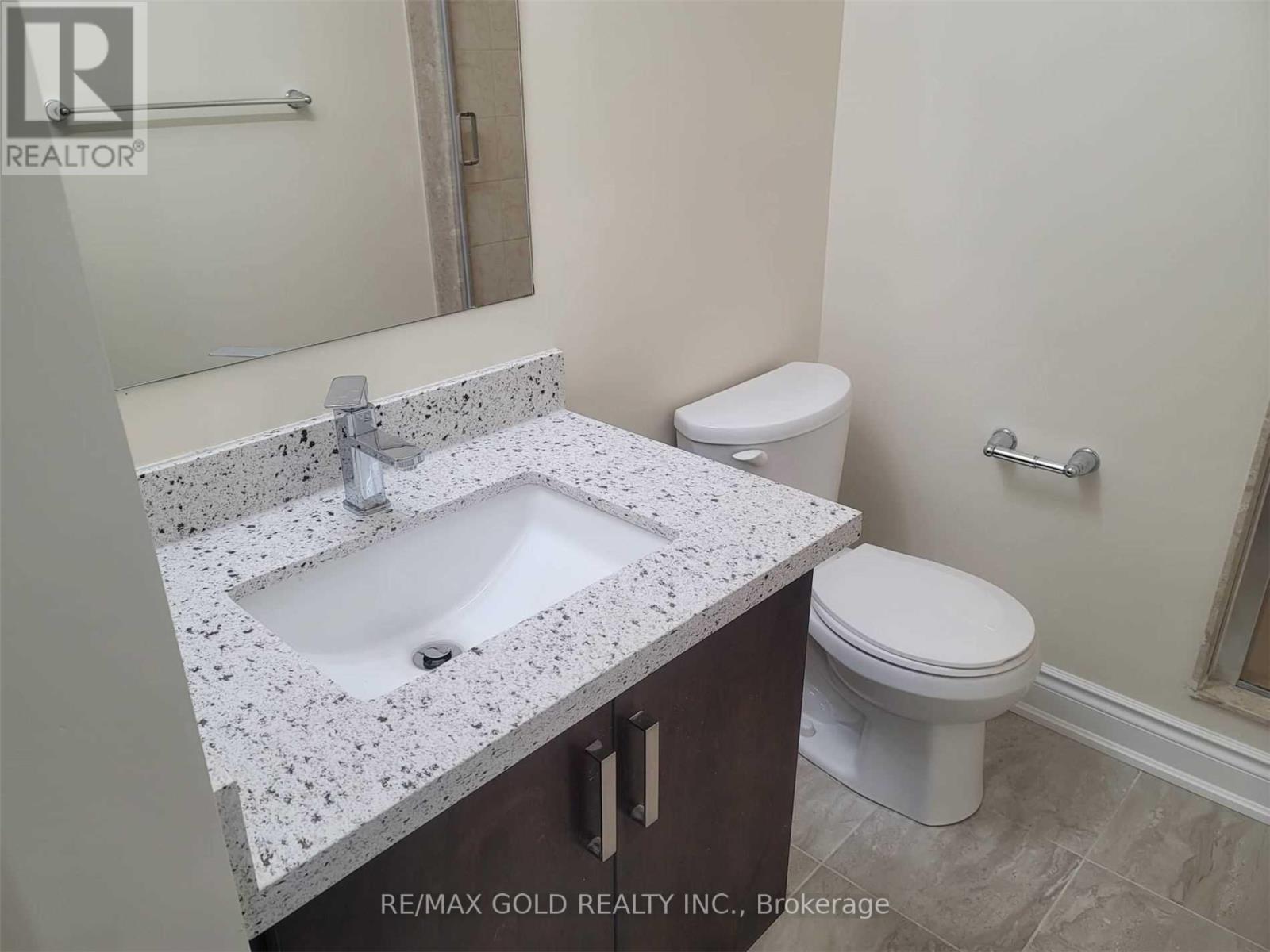 407 Queen Mary Drive, Brampton, Ontario  L7A 4K6 - Photo 9 - W12526834