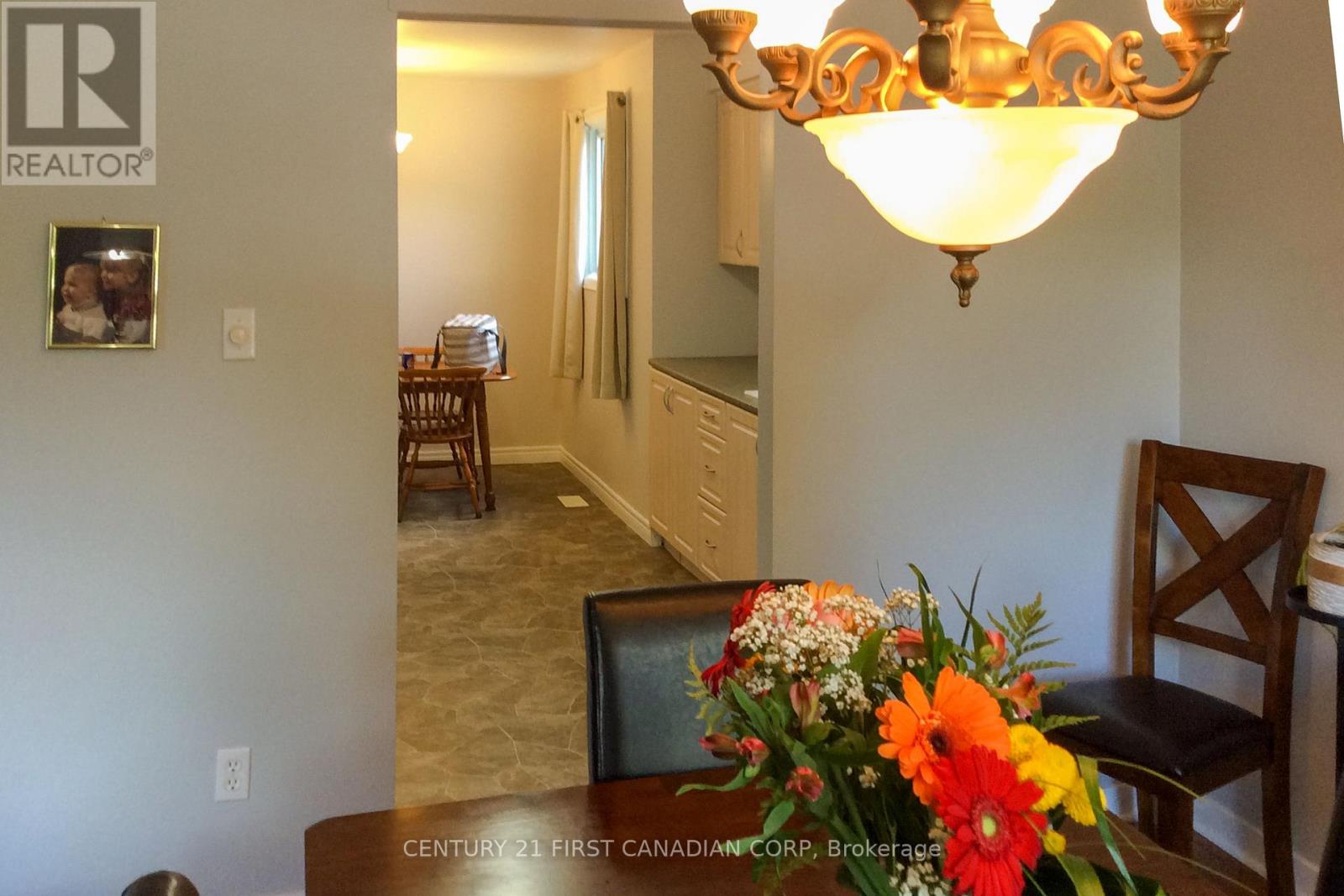 106 Angelo Drive, West Elgin, Ontario N0L 2P0 - Photo 16 - X12461950