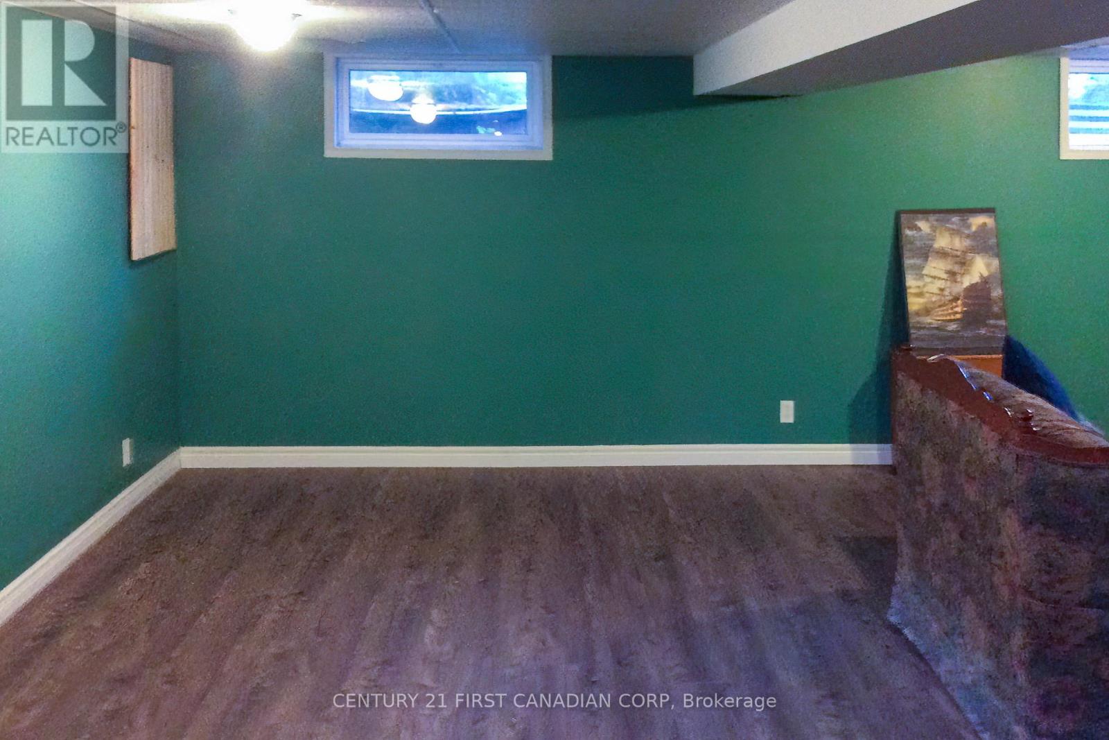 106 Angelo Drive, West Elgin, Ontario N0L 2P0 - Photo 31 - X12461950