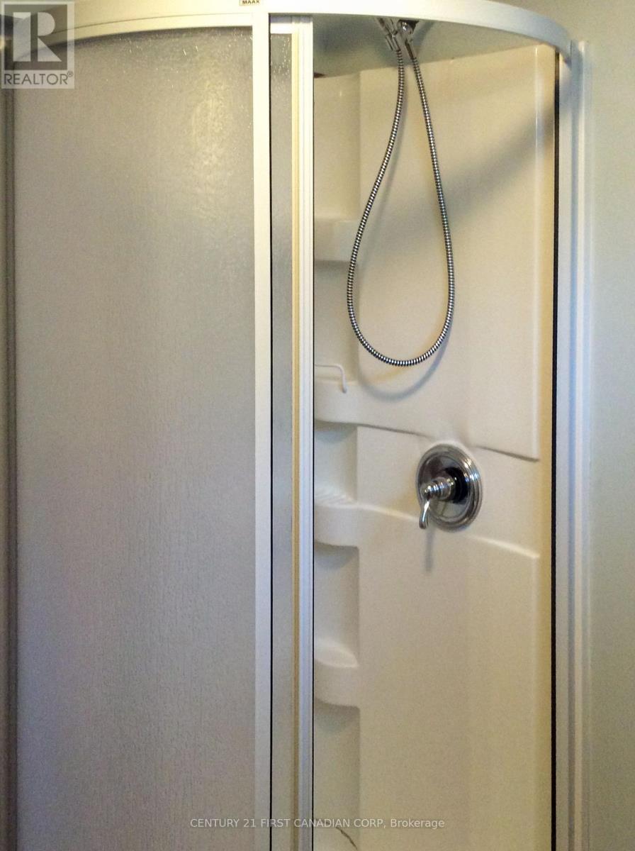 106 Angelo Drive, West Elgin, Ontario N0L 2P0 - Photo 36 - X12461950