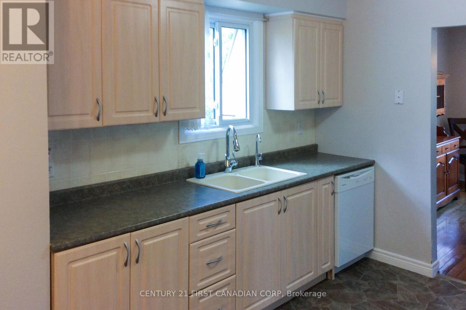 106 Angelo Drive, West Elgin, Ontario N0L 2P0 - Photo 4 - X12461950