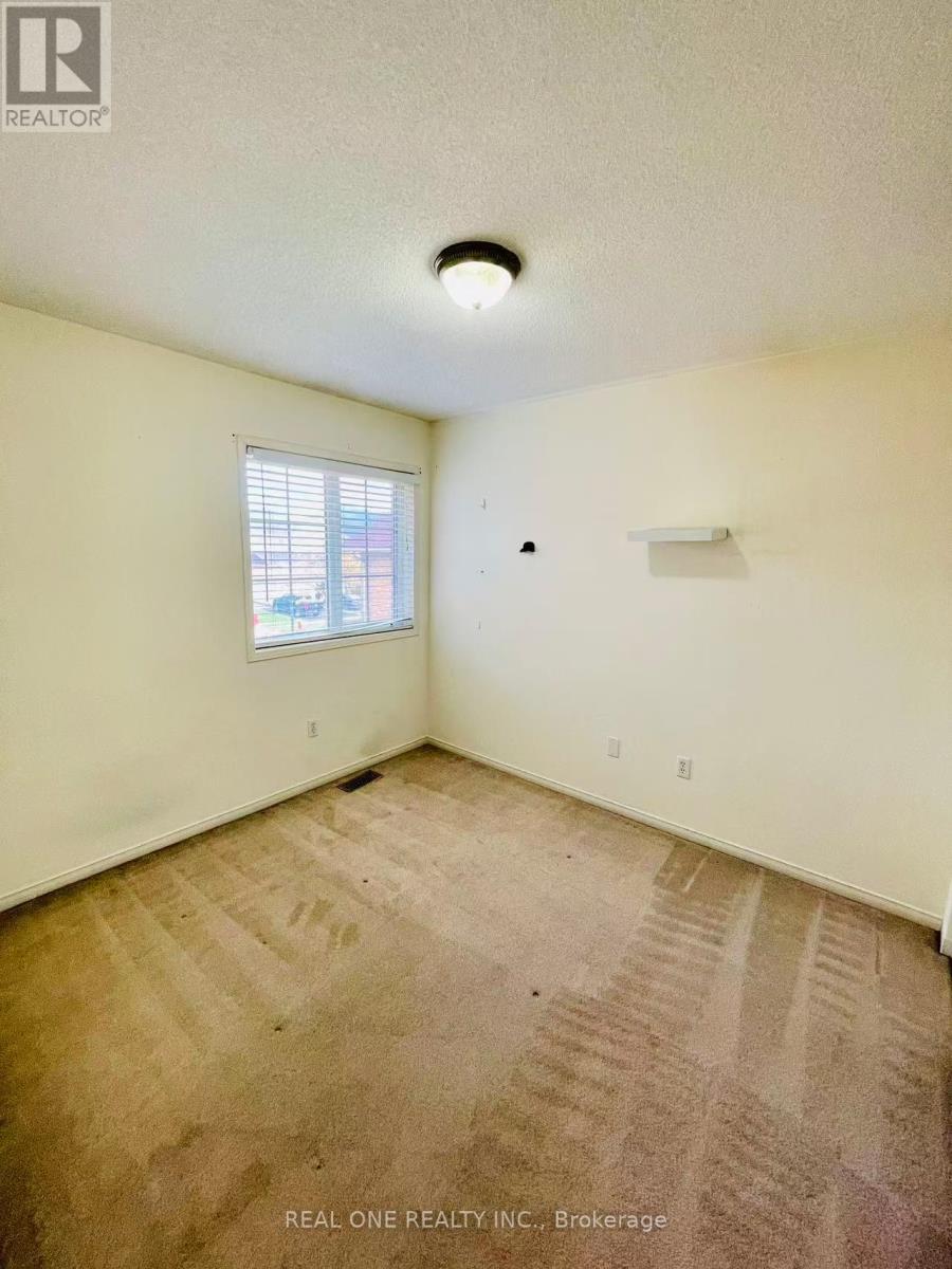 5316 Hollypoint Avenue, Mississauga, Ontario  L5V 2L3 - Photo 11 - W12526914