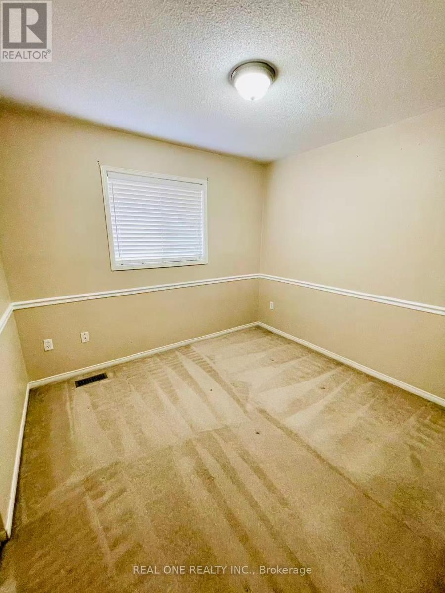 5316 Hollypoint Avenue, Mississauga, Ontario  L5V 2L3 - Photo 16 - W12526914