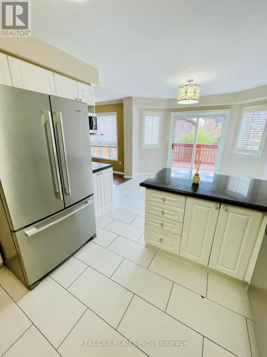 5316 Hollypoint Avenue, Mississauga, Ontario  L5V 2L3 - Photo 5 - W12526914