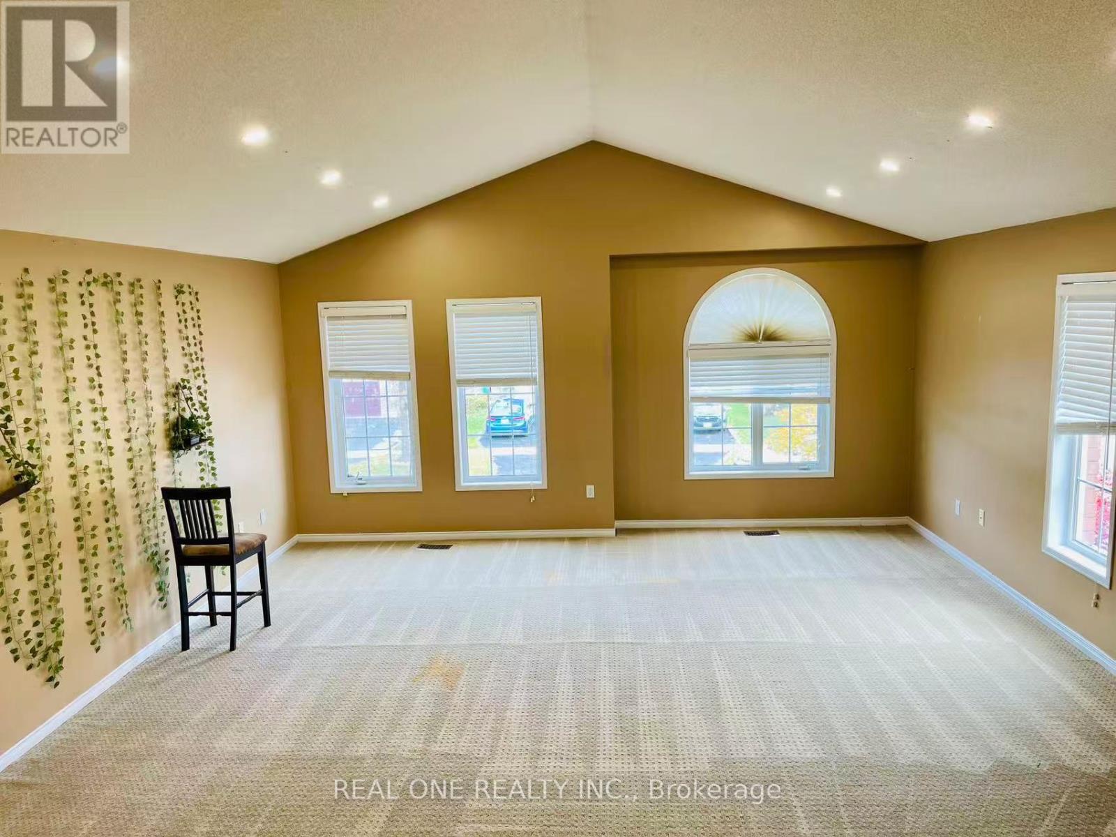 5316 Hollypoint Avenue, Mississauga, Ontario  L5V 2L3 - Photo 8 - W12526914