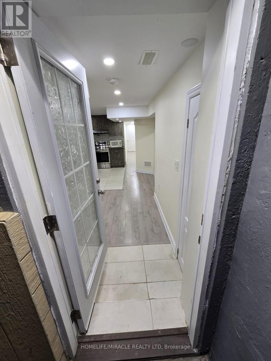 6 Padbury Trail, Brampton, Ontario  L7A 4M3 - Photo 18 - W12526920