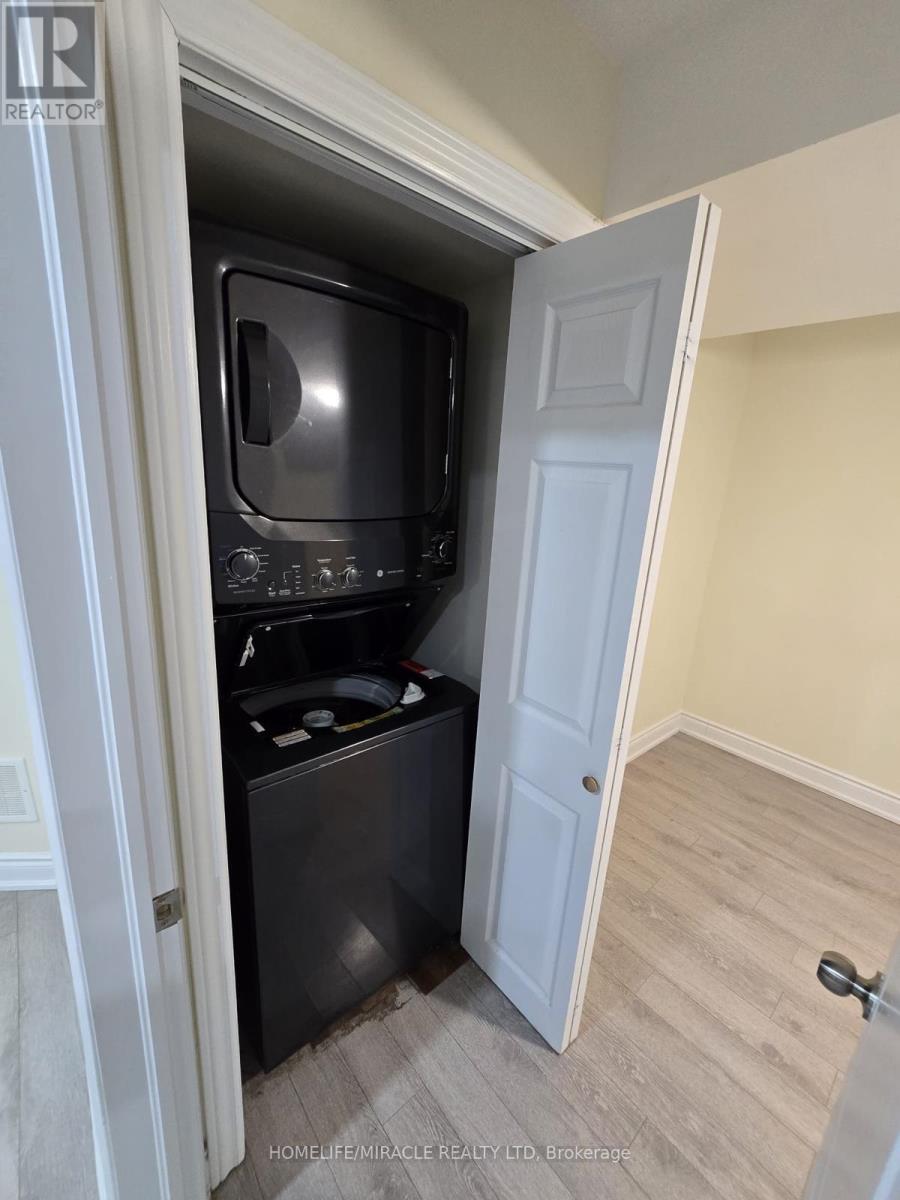 6 Padbury Trail, Brampton, Ontario  L7A 4M3 - Photo 2 - W12526920