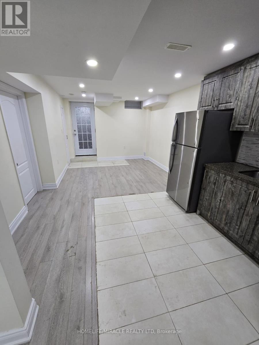 6 Padbury Trail, Brampton, Ontario  L7A 4M3 - Photo 3 - W12526920