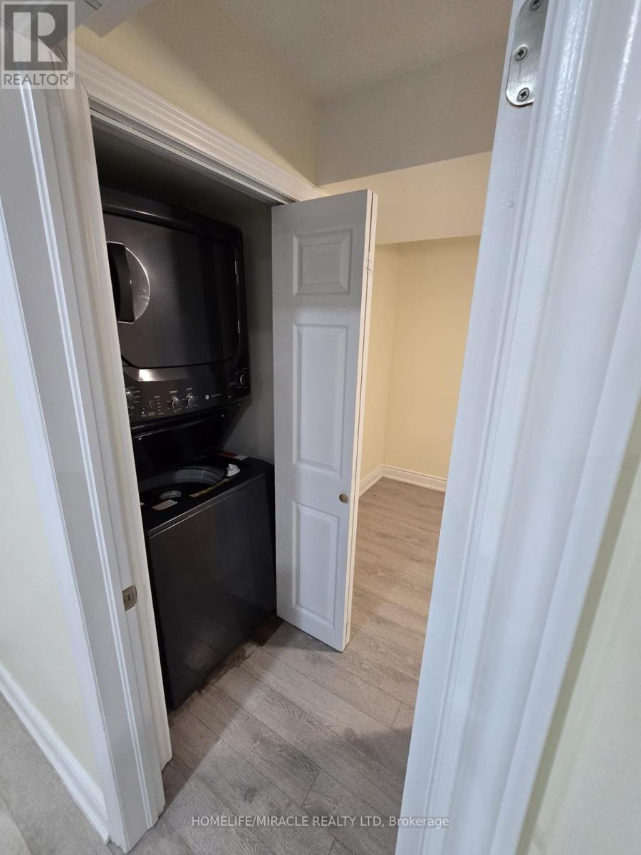 6 Padbury Trail, Brampton, Ontario  L7A 4M3 - Photo 6 - W12526920