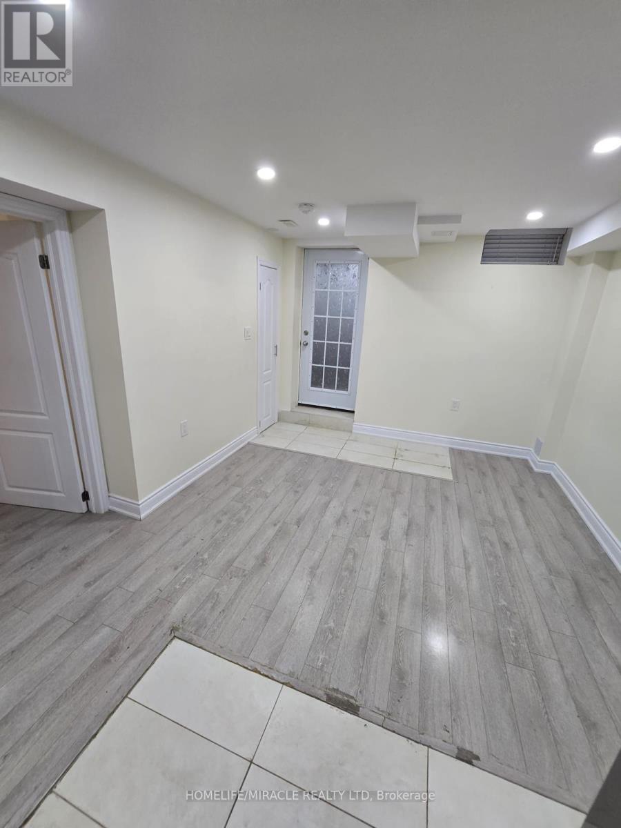 6 Padbury Trail, Brampton, Ontario  L7A 4M3 - Photo 8 - W12526920