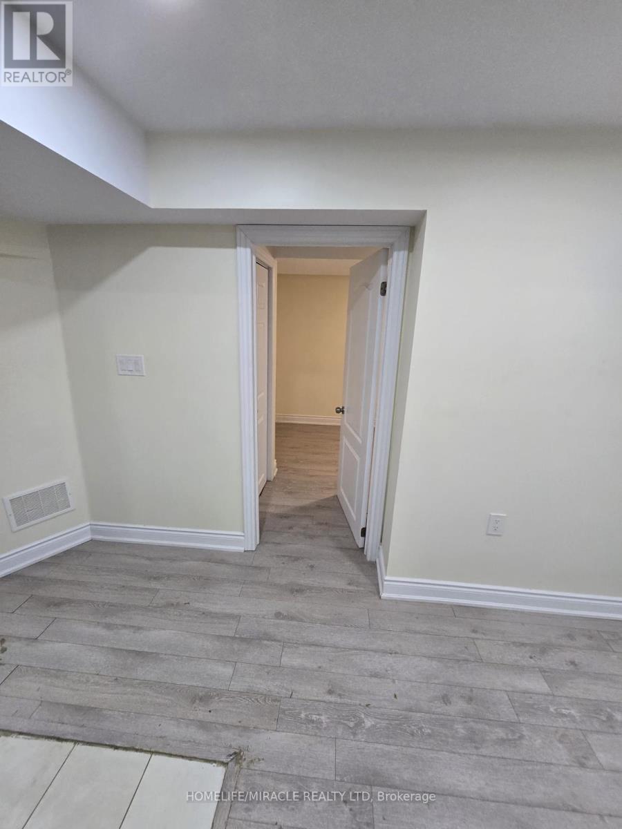 6 Padbury Trail, Brampton, Ontario  L7A 4M3 - Photo 9 - W12526920