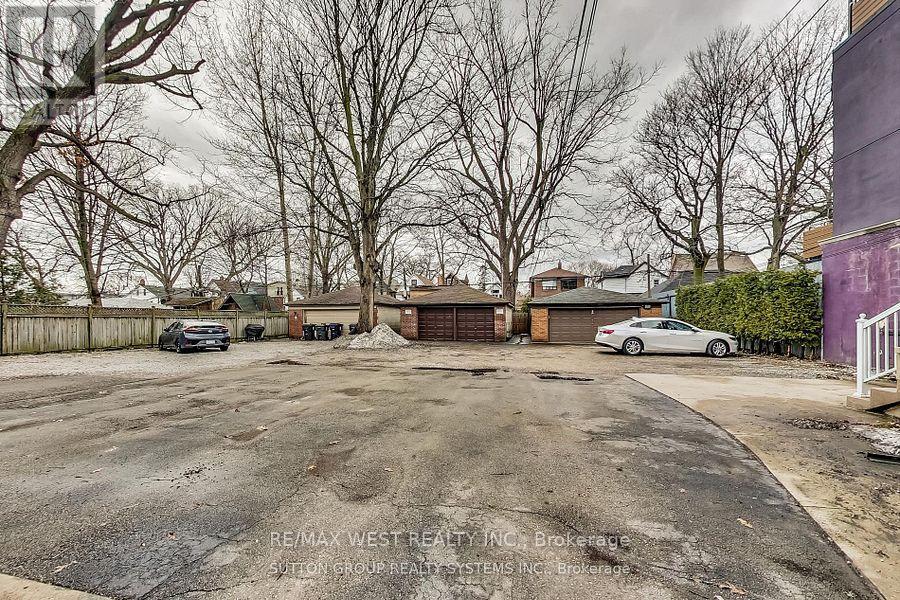 2s - 328 High Park Avenue, Toronto, Ontario  M6P 2S7 - Photo 6 - W12526950
