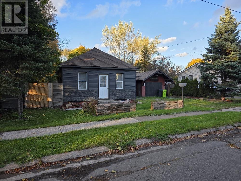 886 Bonney St, Sault Ste. Marie, Ontario  P6C 1A8 - Photo 3 - SM253062