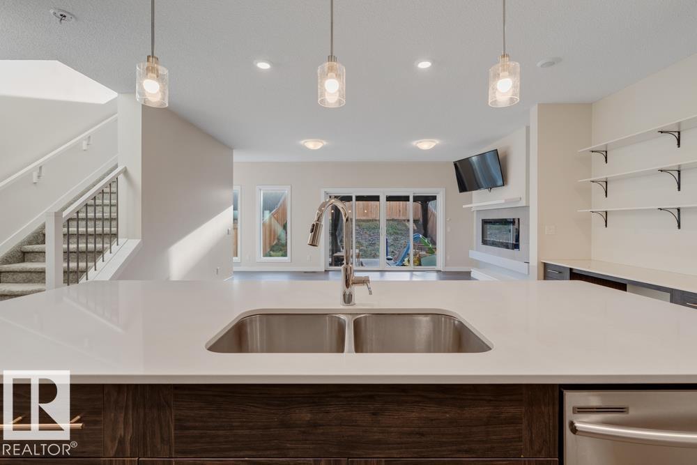 4250 Chichak Cl Sw, Edmonton, Alberta  T6W 4B4 - Photo 9 - E4465011