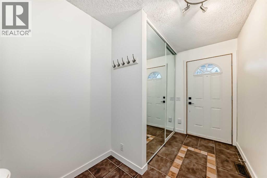 Property at 14, 200 Shawnessy Drive SW image 3