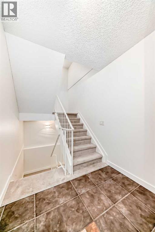 Property at 14, 200 Shawnessy Drive SW image 4