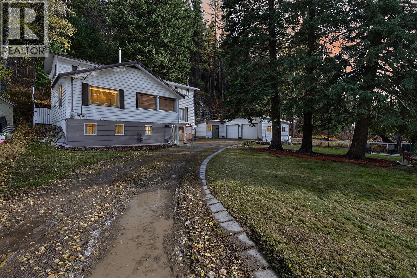 75 Morrison Road, Kimberley, British Columbia V1A 2L6 - Photo 2 - 10367183