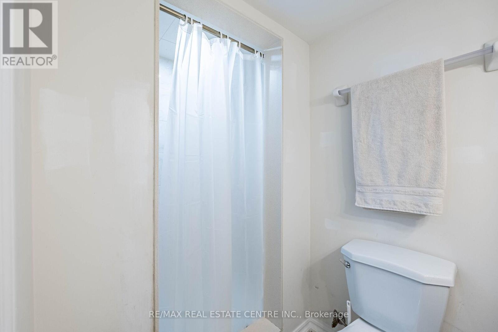 8 Clunburry Road, Brampton, Ontario  L7A 5B4 - Photo 10 - W12526956