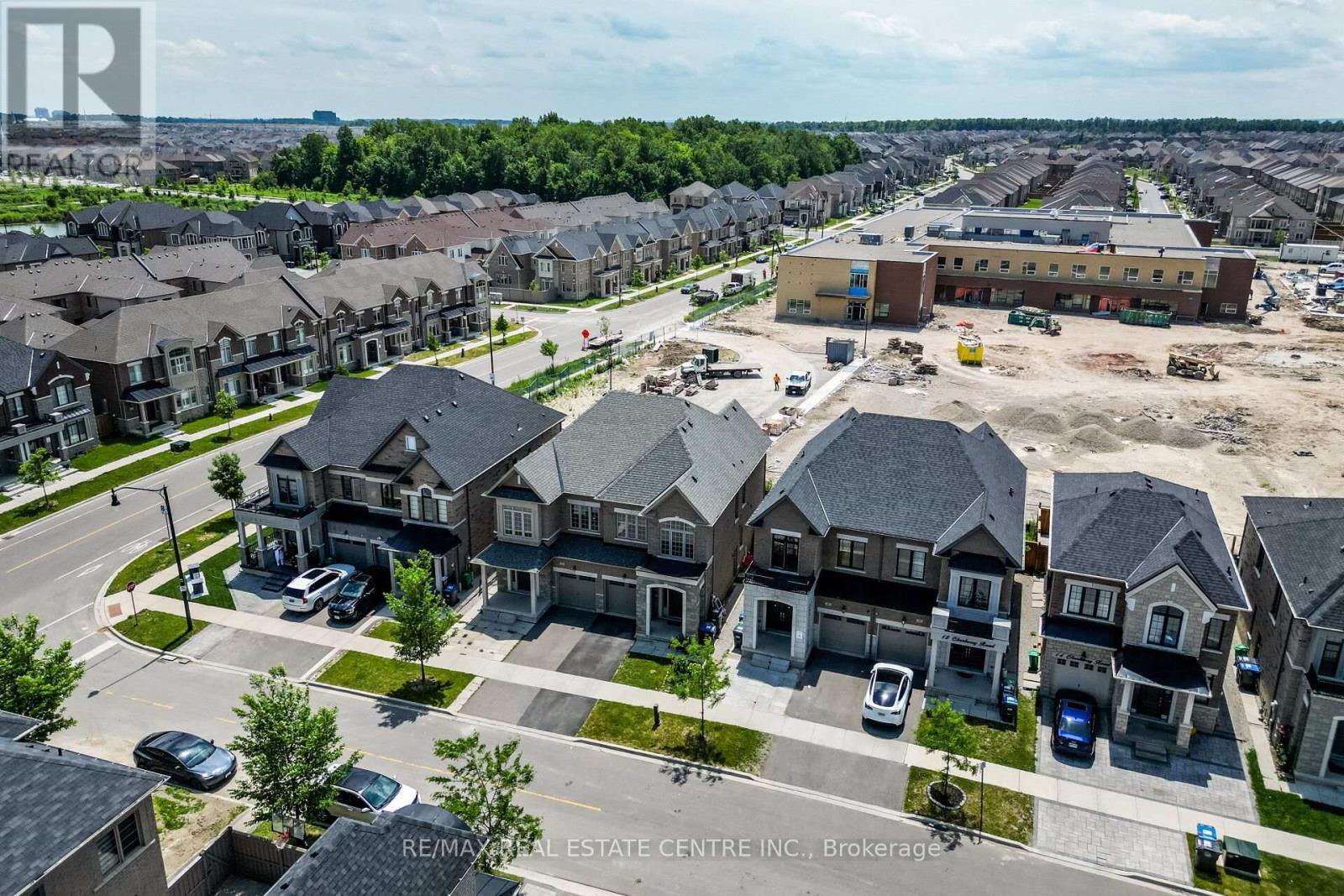 8 Clunburry Road, Brampton, Ontario  L7A 5B4 - Photo 2 - W12526956