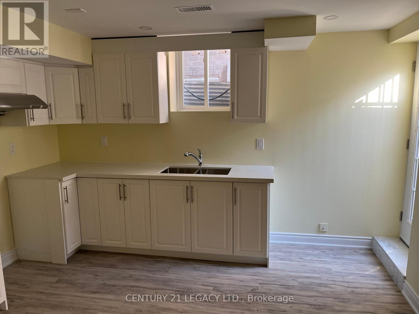 18 Ladysmith (Basement) Street, Brampton, Ontario  L6R 4B2 - Photo 5 - W12526962