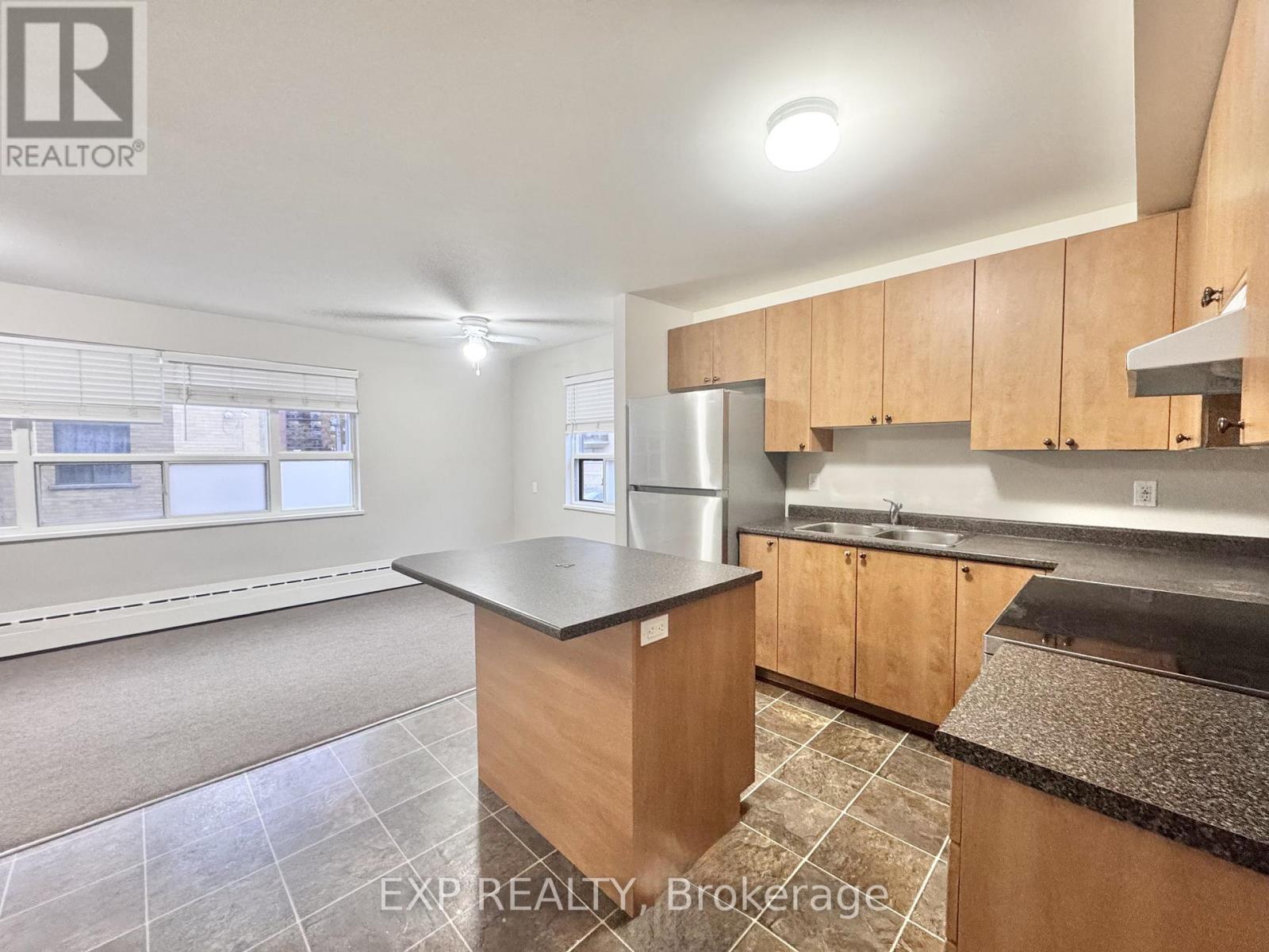 Unit 5a - 25 Paisley Boulevard E, Mississauga, Ontario  L5A 1P3 - Photo 3 - W12526964