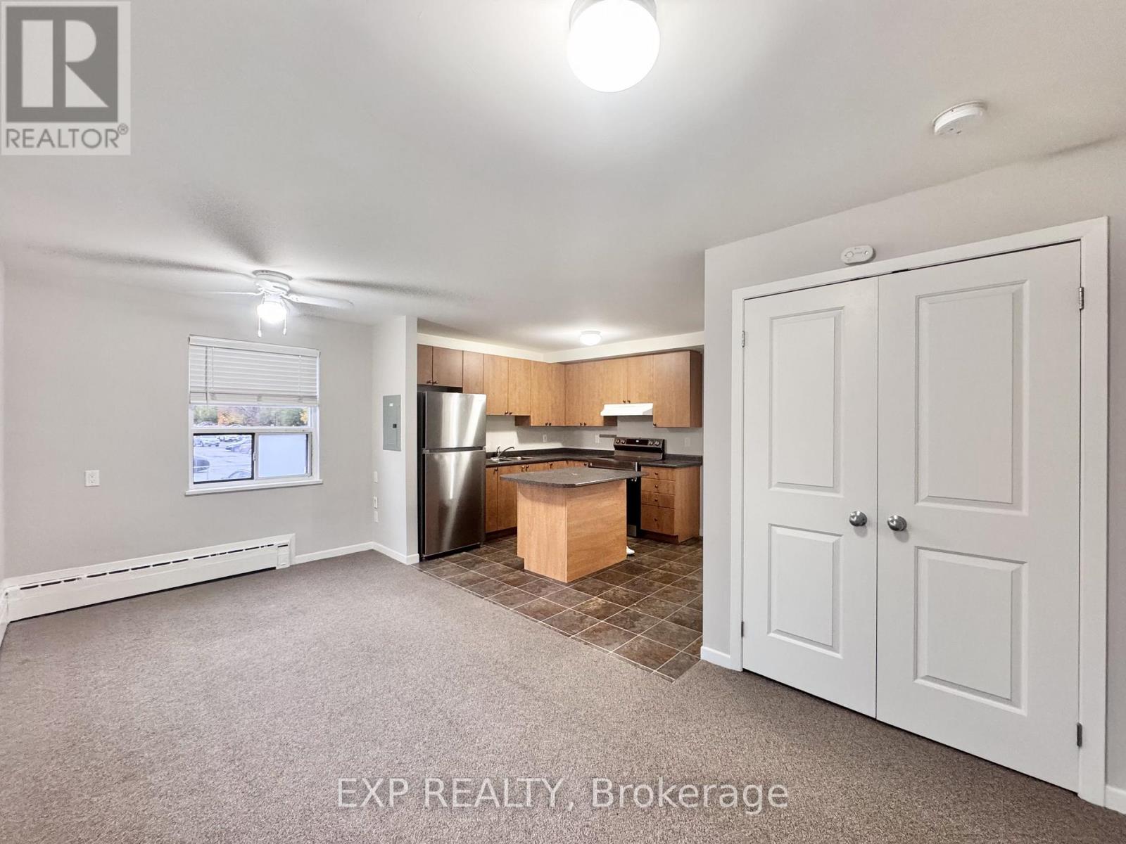 Unit 5a - 25 Paisley Boulevard E, Mississauga, Ontario  L5A 1P3 - Photo 4 - W12526964